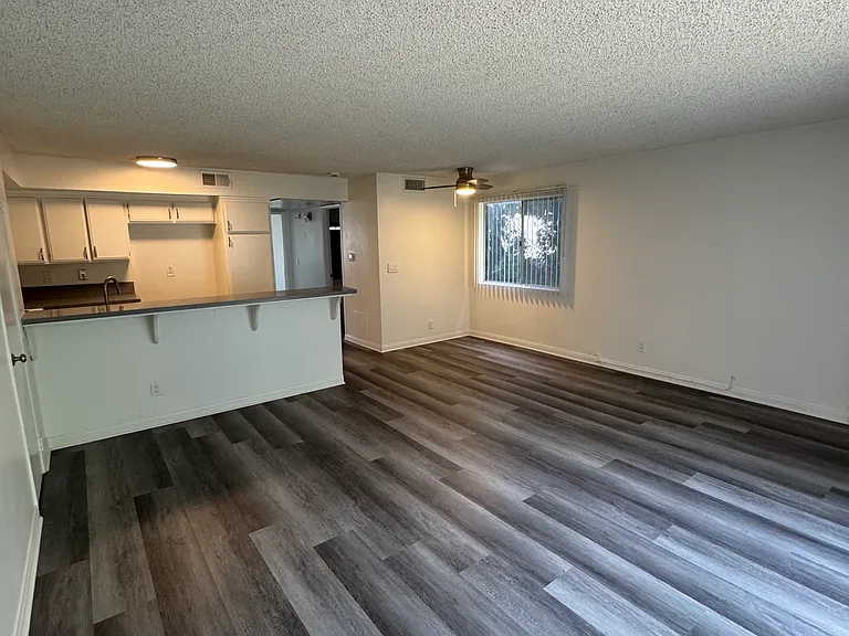1247 N June St — Photo 11