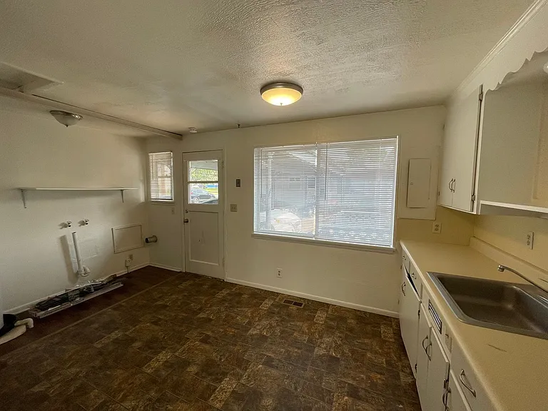 1019 W Lakeside Dr — Photo 6