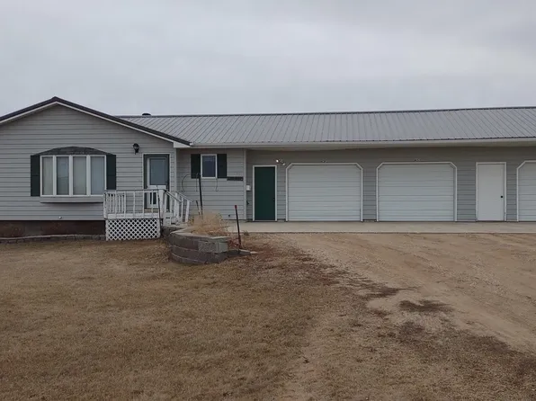 1114 N 3rd St, Waubay, SD 57273