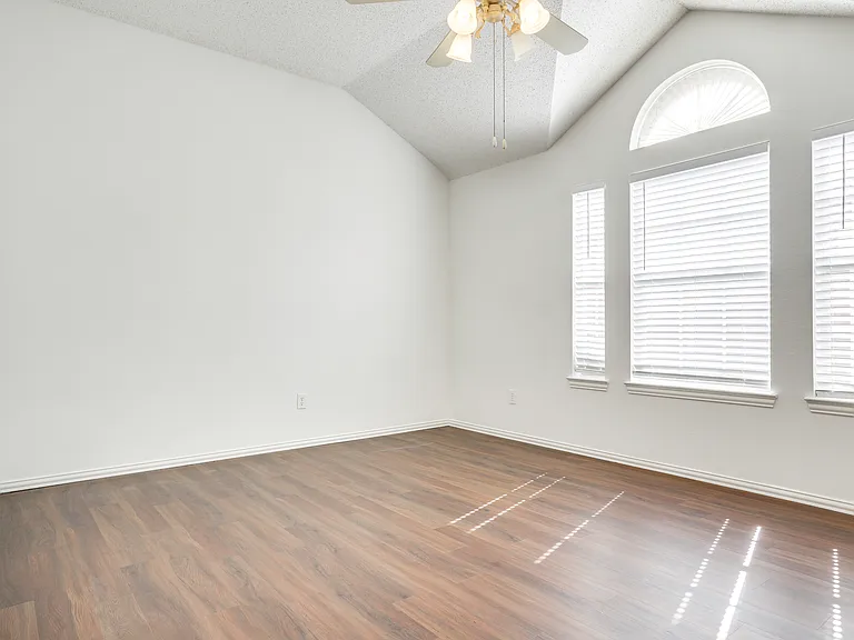8611 Ironwood Dr — Photo 13