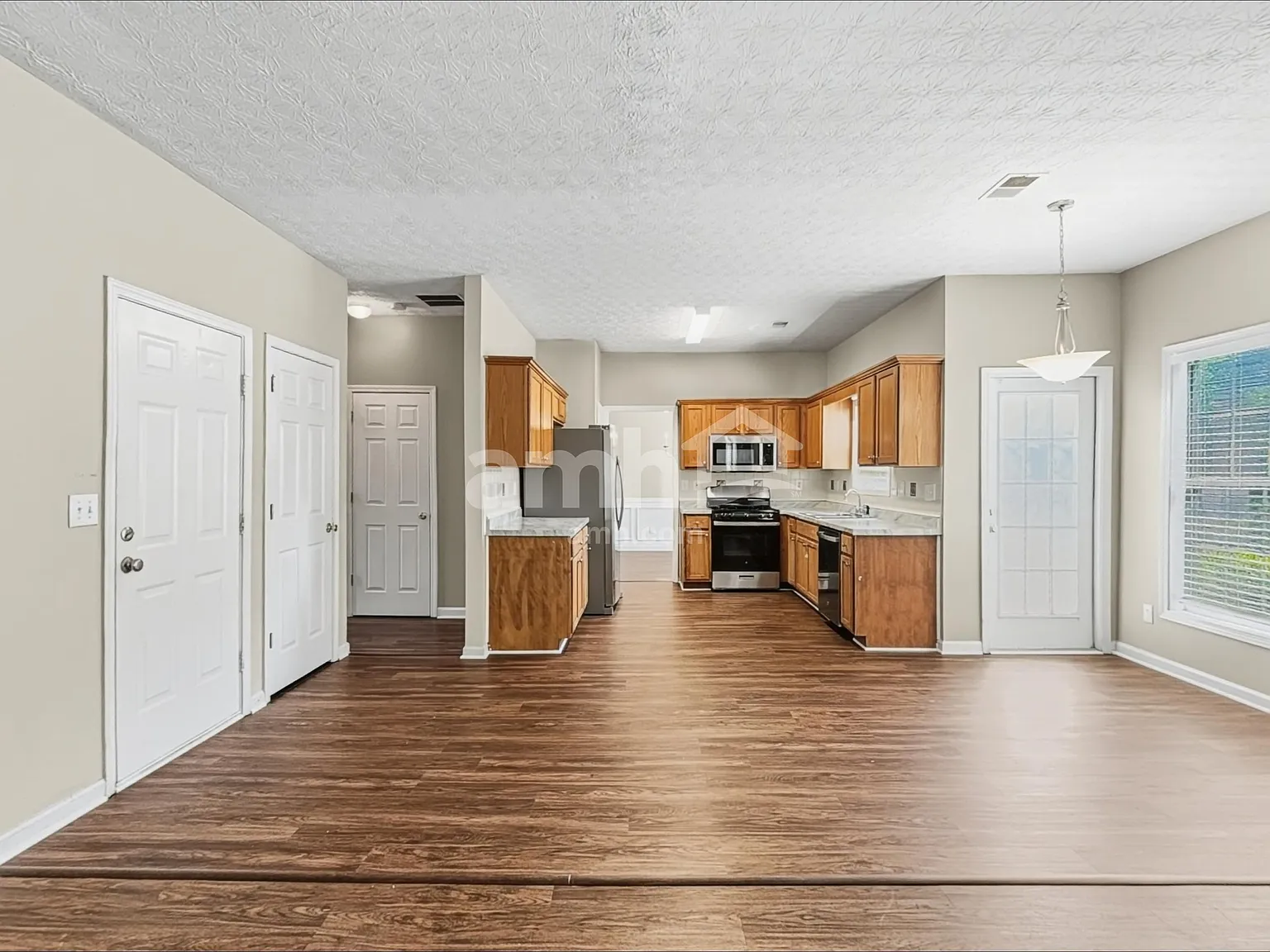 4 bed, 2.5 bath, 2238 sqft, $2,160 — Photo 4