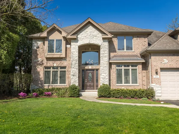 670 Appletree Ln, Deerfield, IL 60015