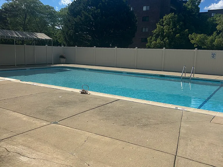 916 Vose Dr — Photo 13