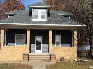 615 E Vernon St, Farmington, IL 61531