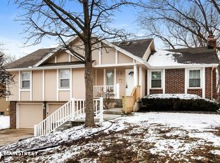 500 SW Windmill Ln, Lees Summit, MO 64082