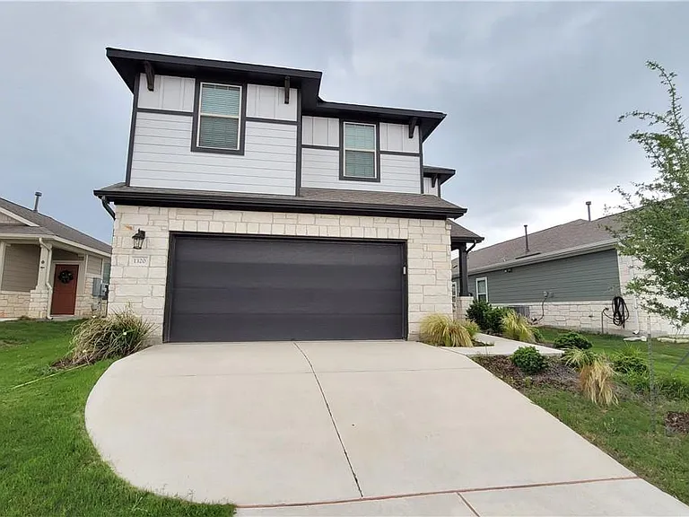 1320 Ambler Dr — Photo 2