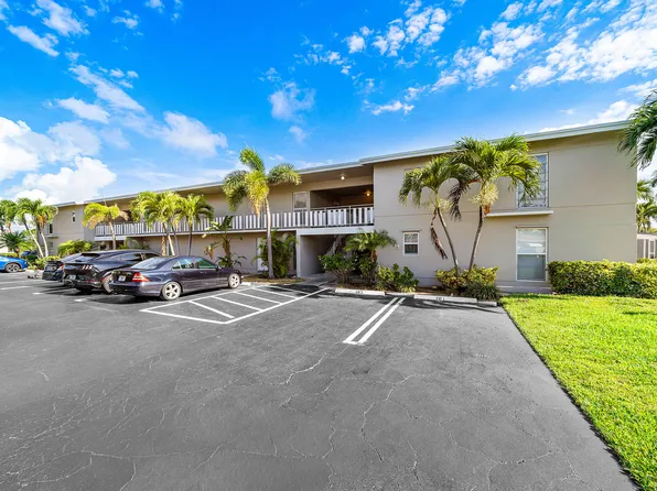 315 CIRCLE Drive S #201, Boynton Beach, FL 33435