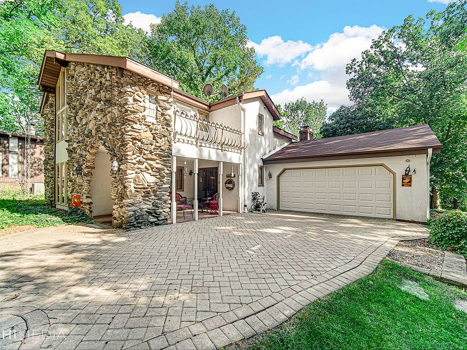 1st image of 1252 Woodland Ct