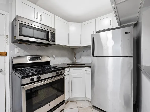 77 Sherman Place image 8 of 19