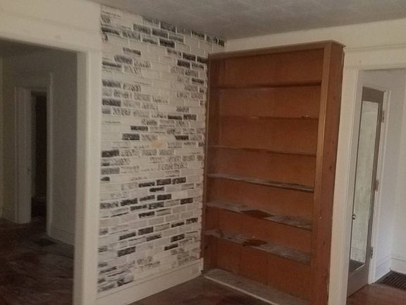 4th image of 130-32 E Brighton Ave E