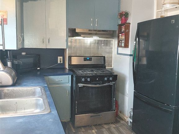 4th image of 1026 Deforrest St