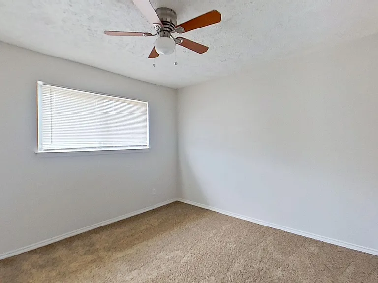 57 W Townhouse Ln — Photo 16