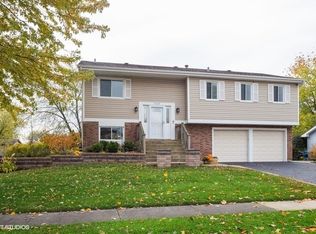 1765 Windward Ln, Hanover Park, IL 60133
