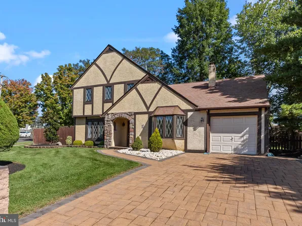 473 Pheasant Ln, Fairless Hills, PA 19030