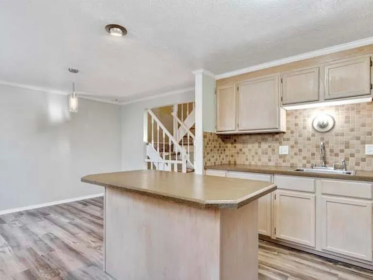 4382 Biscayne Ct — Photo 22