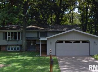 12114 N Lake Forest Dr, Dunlap, IL 61525