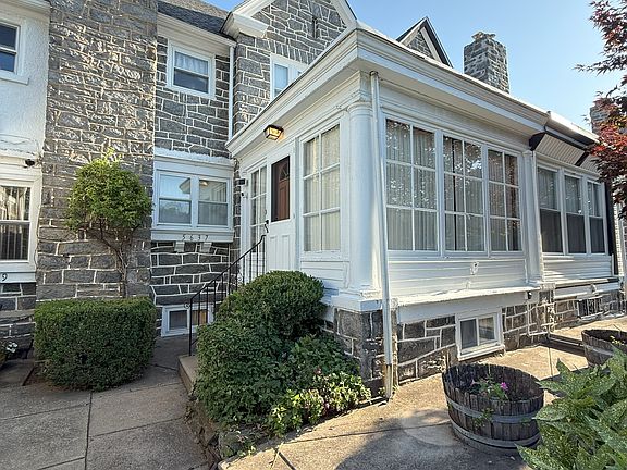 2nd image of 5637 Wyndale Ave