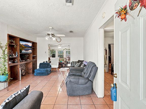 5th image of 4014 Ella Blvd