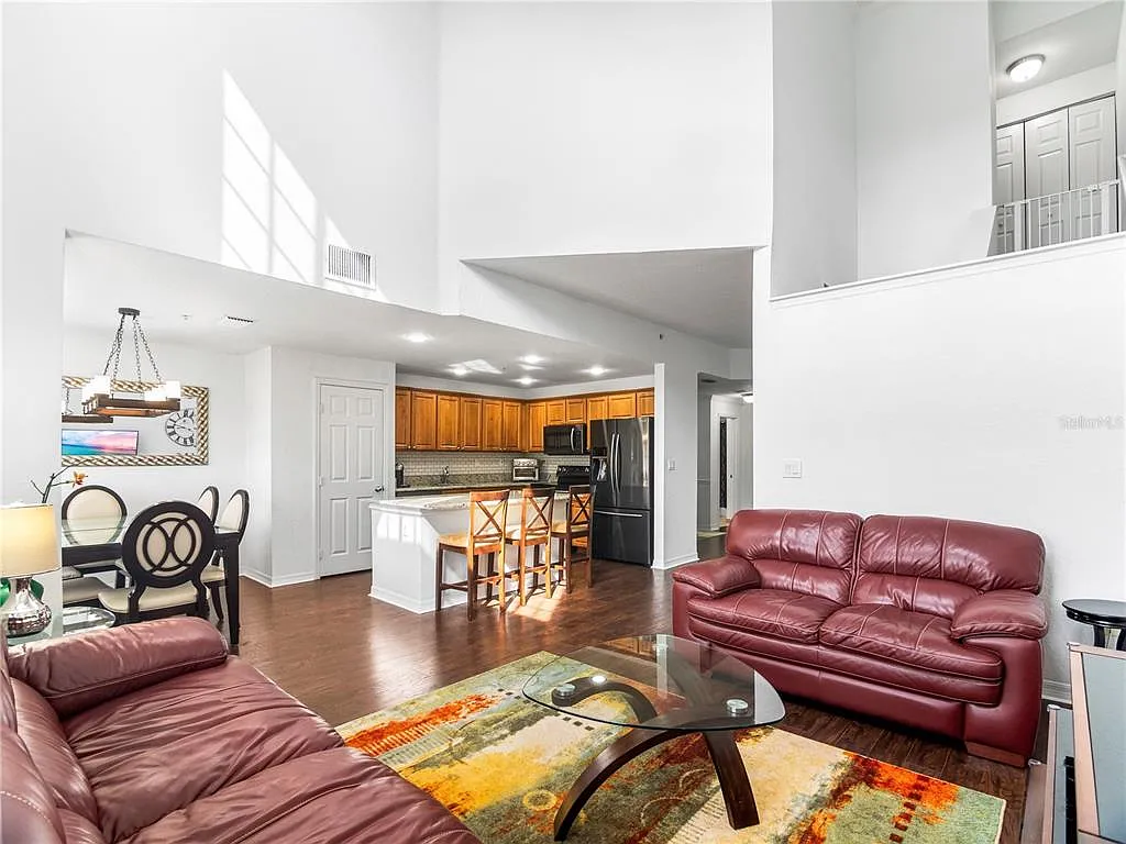 3 bed, 3.0 bath, 1907 sqft, $3,700 — Photo 4
