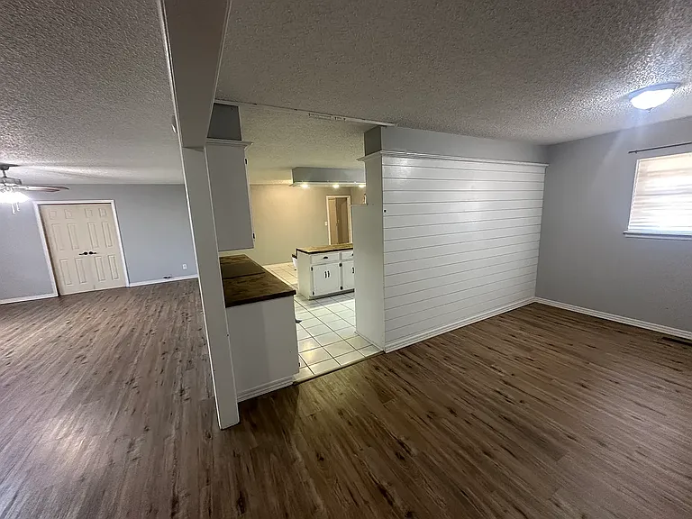 223 E Kerby Ave — Photo 3
