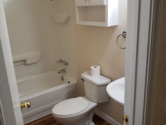 5th image of 501 E Avenue J