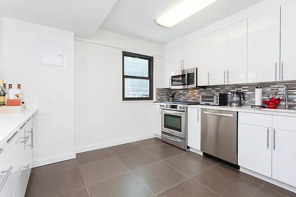 Rented by Olympia House Management | media 48