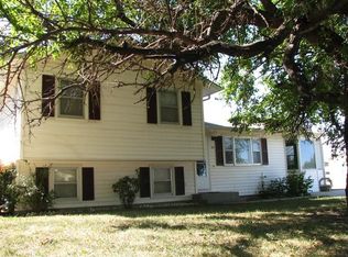 525 Stratford Dr, Emporia, KS 66801