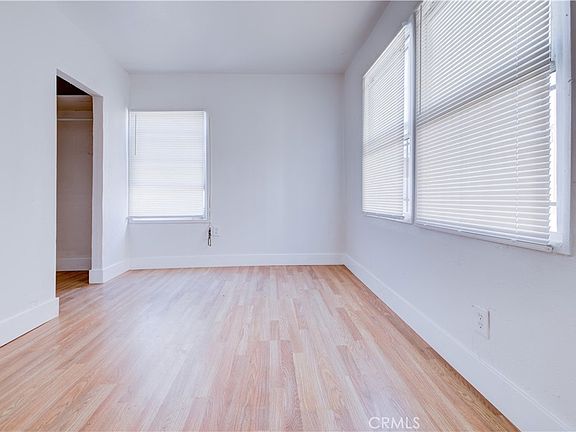 3rd image of 2504 S Budlong Ave