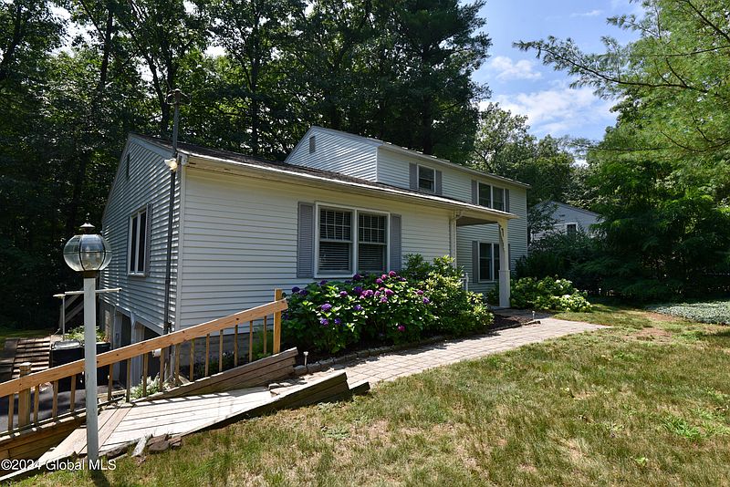 5th image of 4 Berkshire Drive