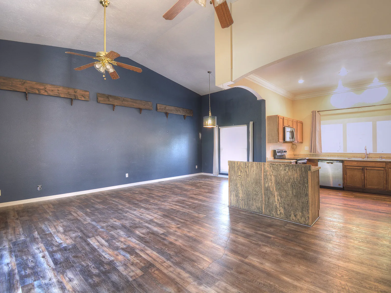 4 bed, 3.5 bath, 2530 sqft, $2,200 — Photo 3