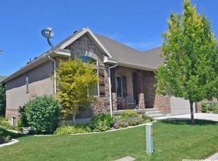 66 W Village Square Rd, Centerville, UT 84014