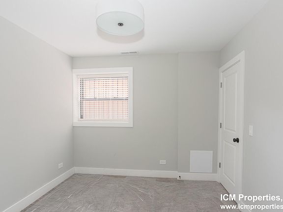 5th image of 2030 W Montrose Ave #1B