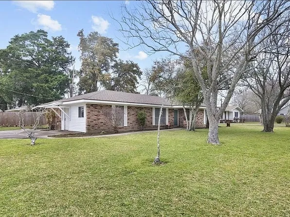 112 1st St, Youngsville, LA 70592