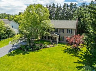 129 Caversham Woods, Pittsford, NY 14534