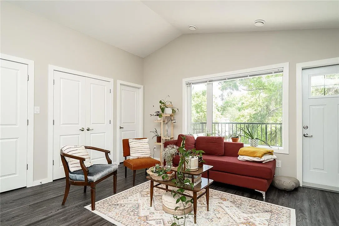 397 Horace Street - 2 (upper unit) — Photo 3