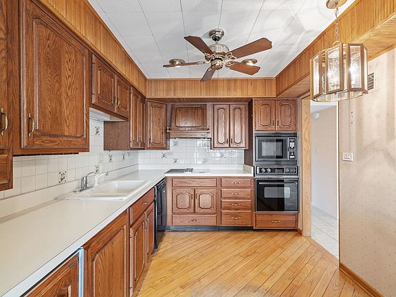 4th image of 4114 W 99th St APT C