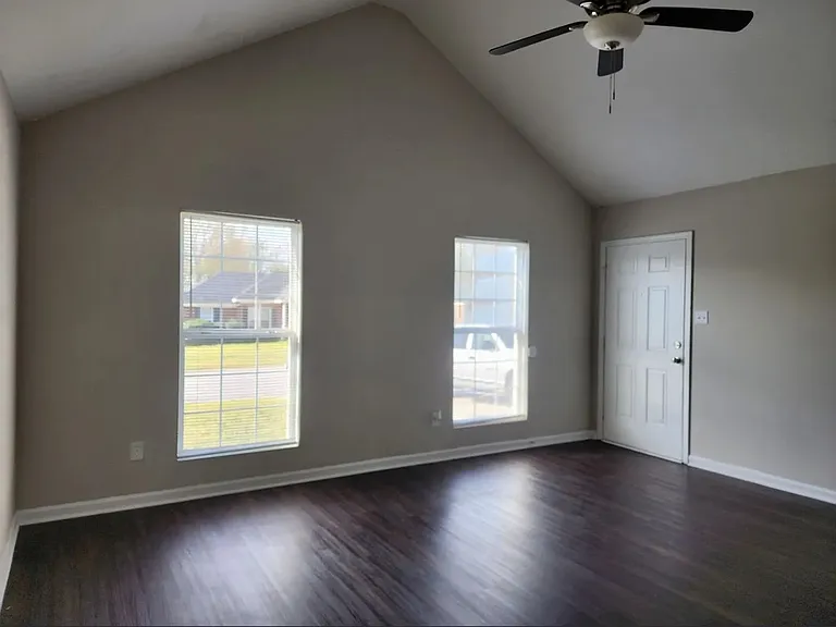 4331 Sanderling Dr — Photo 2