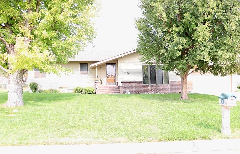 1st image of 2306 Manor Dr