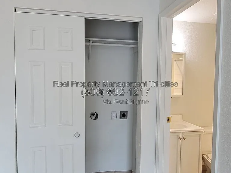 1025 W Entiat Ave #A2 — Photo 5