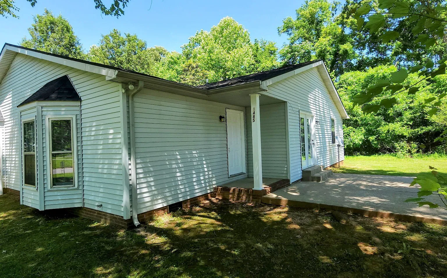 2 bed, 1.5 bath, 1025 sqft, $985 — Photo 1
