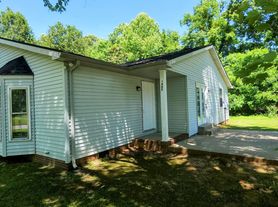 1487 Nichols Dr, Clarksville, TN