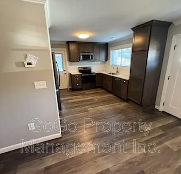 306 W College St #A — Photo 5