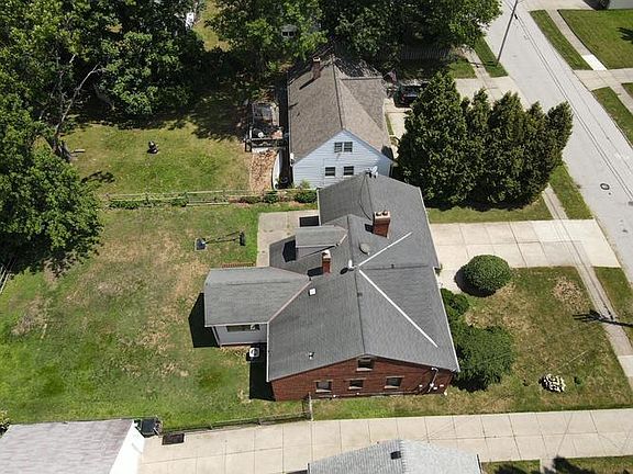 3rd image of 25151 Farringdon Ave