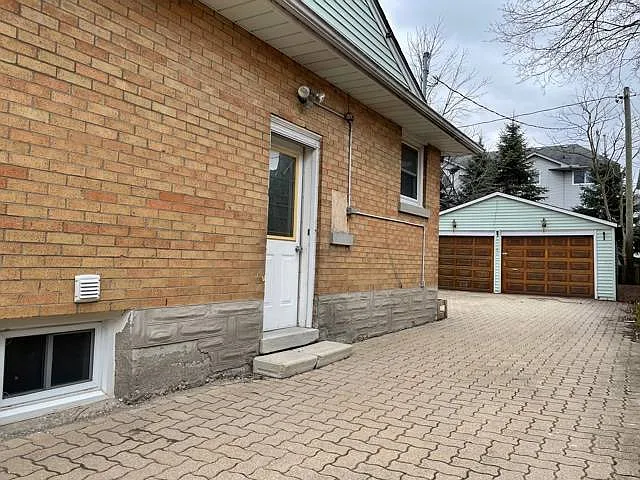 81 Elgin Cres #3 — Photo 7