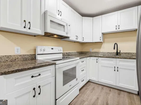 349 Roxbury Dr, Riverdale, GA 30274