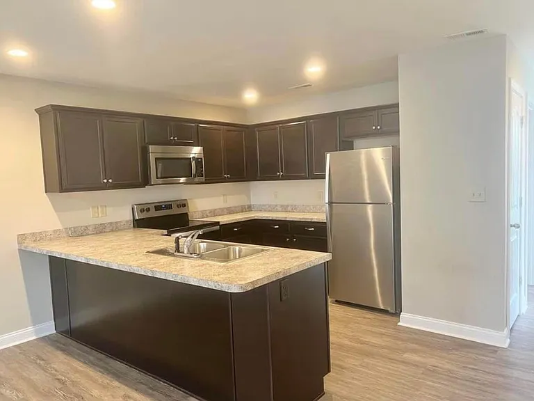 409 Beacon Dr #409 — Photo 4