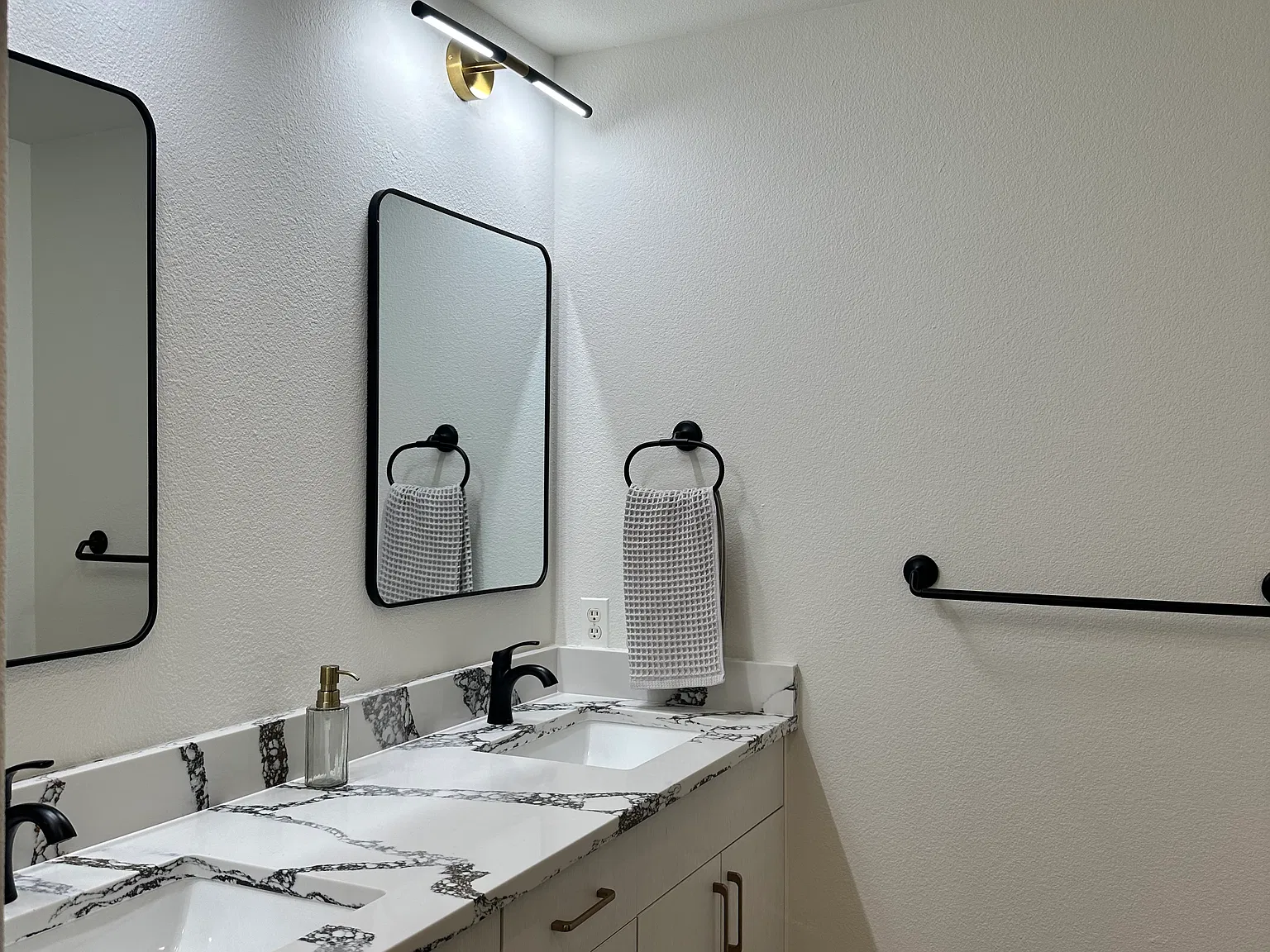 2 bed, 1111 sqft, $4,000 — Photo 4