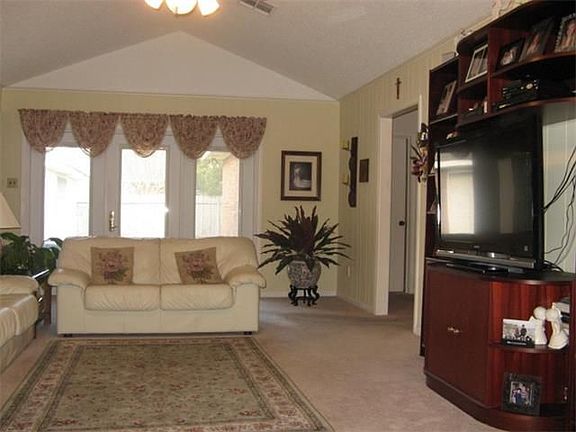 5th image of 916 Tavel Dr
