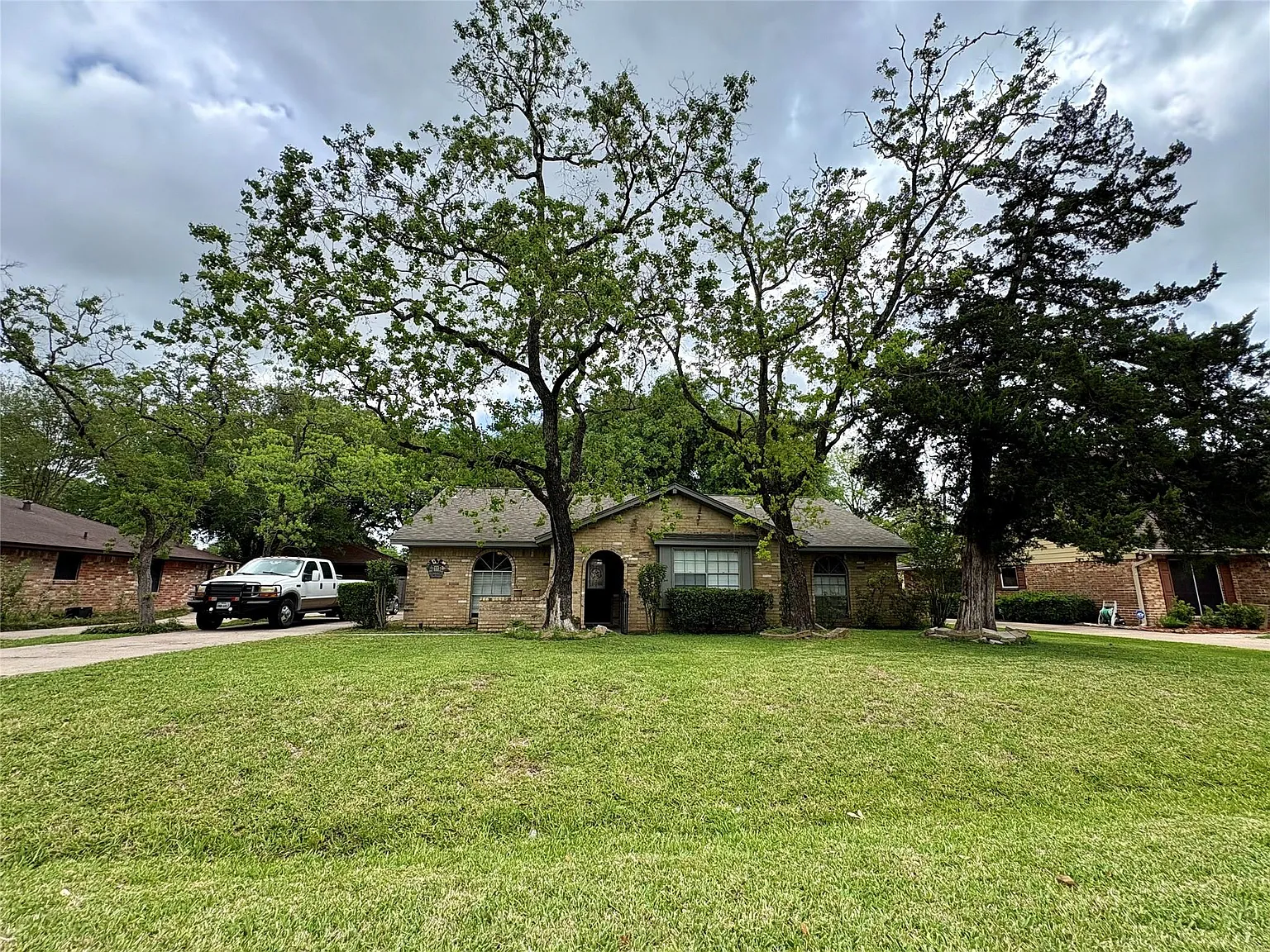 4 bed, 2.0 bath, 1830 sqft, $2,200 — Photo 2