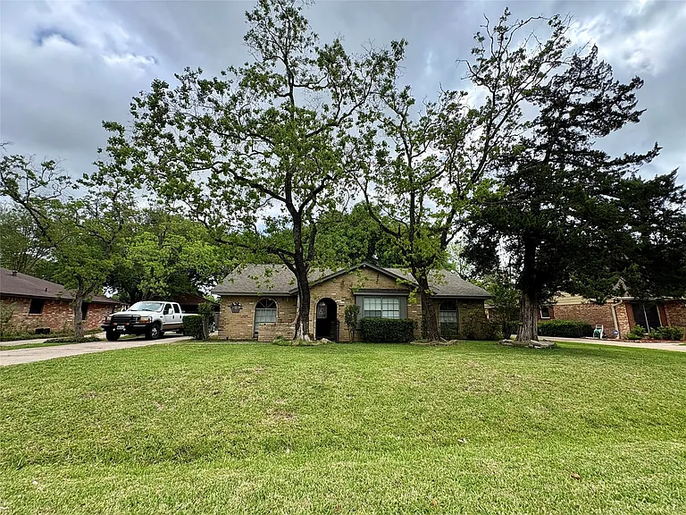 21802 Rotherham Dr — Photo 2
